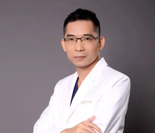 杨忠_成都市武侯忠爱医疗美容诊所双眼皮眼周年轻化眼部整形专家